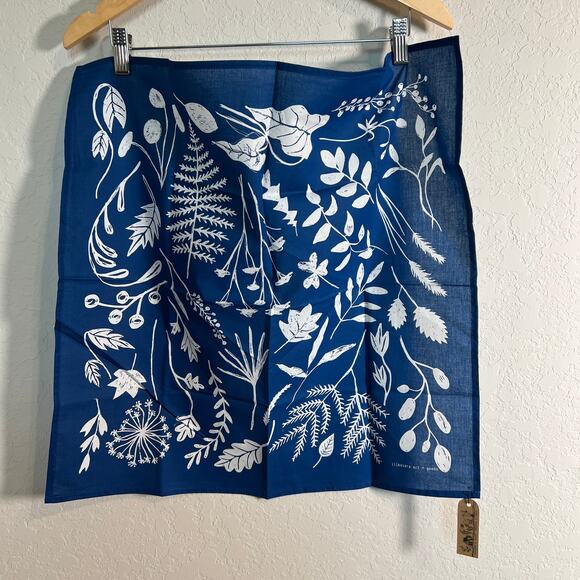 Women's 100% Cotton Blue Botanical Design Bandana NEW - Picture 3 of 7